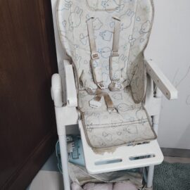 R for rabbit High chair
