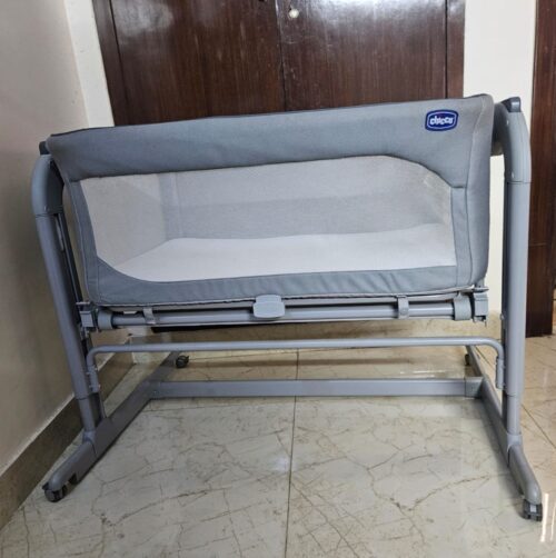 Chicco Dark Grey Baby Crib with 11 Height Adjustment to Compatible with Most beds|Rocking Mode|up to 9kg|Washable Fabric|NExt2ME Magic Evo Co-Sleep Crib