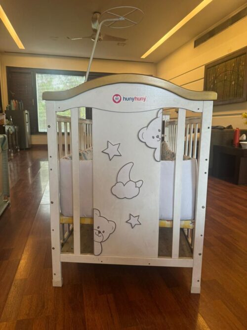 Hunnyhunny baby cot