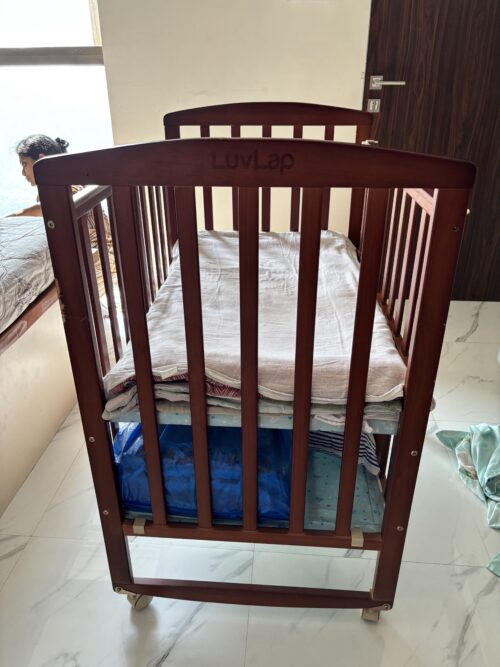 Luvlup Baby crib