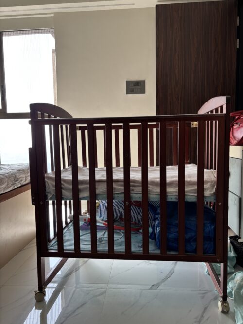 Luvlup Baby crib