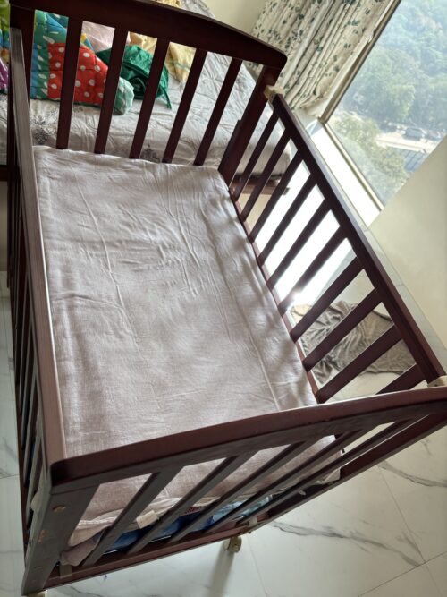 Luvlup Baby crib