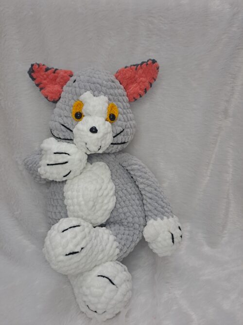 Crochet Tom and Jerry plus-hie soft toy.