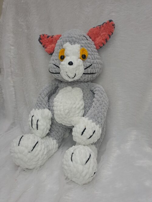 Crochet Tom and Jerry plus-hie soft toy.