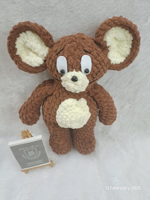 Crochet Tom and Jerry plus-hie soft toy.
