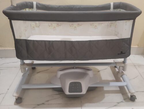 StarAndDaisy Dream Cradle with Automatic Swing, Wheels & Mosquito Net – 3 Months Used (Grey)