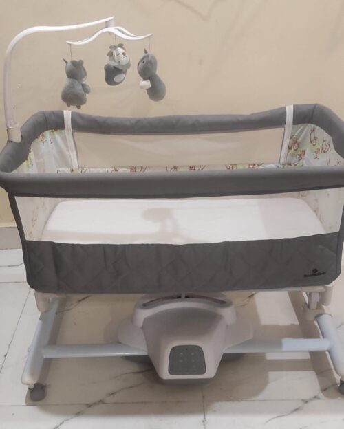 StarAndDaisy Dream Cradle with Automatic Swing, Wheels & Mosquito Net – 3 Months Used (Grey)