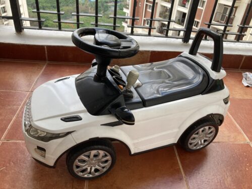 Range Rover-Inspired Ride-On Push Car for Kids – Gently Used & Perfect for Early Walkers