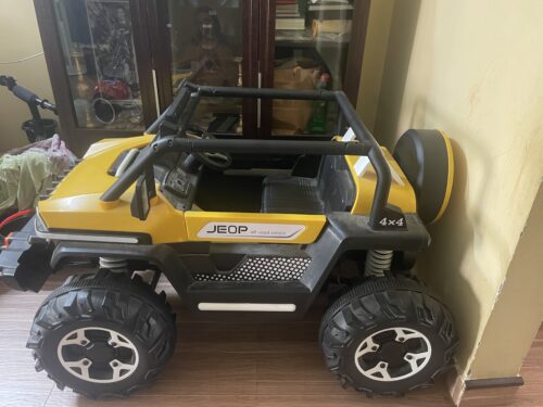 Bold Yellow & Black Ride-On Jeep – Brand New & Untouched Gift!