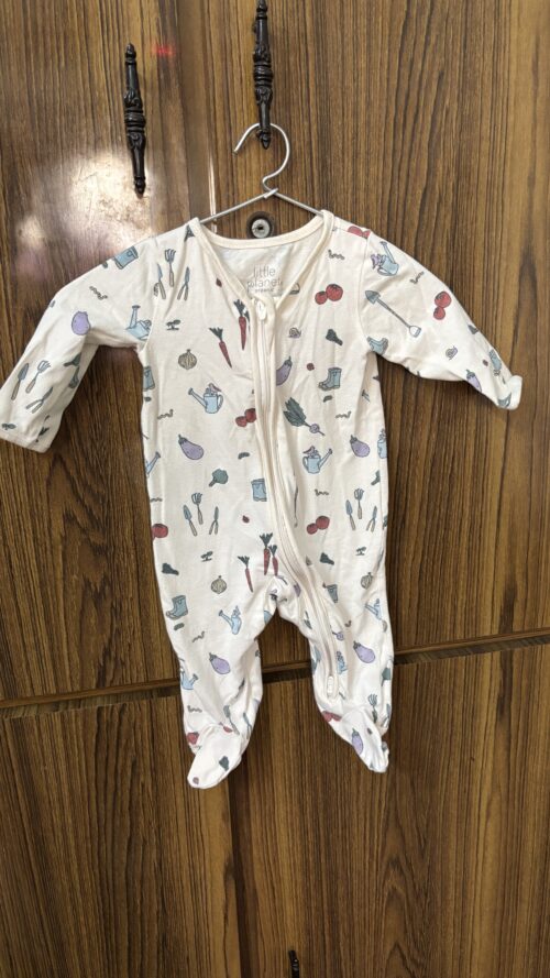 Soft & Comfy White Unisex Baby Romper | 0–6 Months | Gently Used