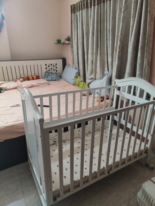 HunyHuny Baby Cot with mattress