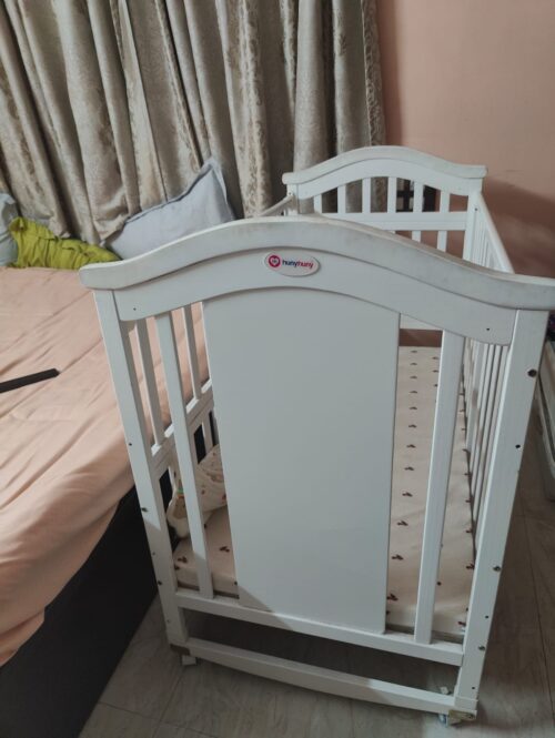 HunyHuny Baby Cot with mattress