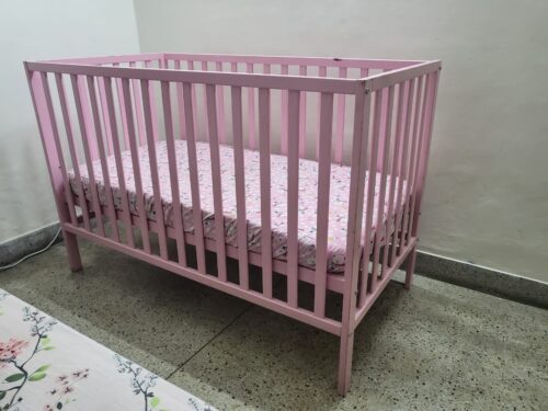 Charming Pink Baby Crib | Like New | 0–3 Years