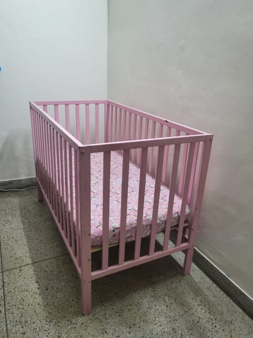 Charming Pink Baby Crib | Like New | 0–3 Years